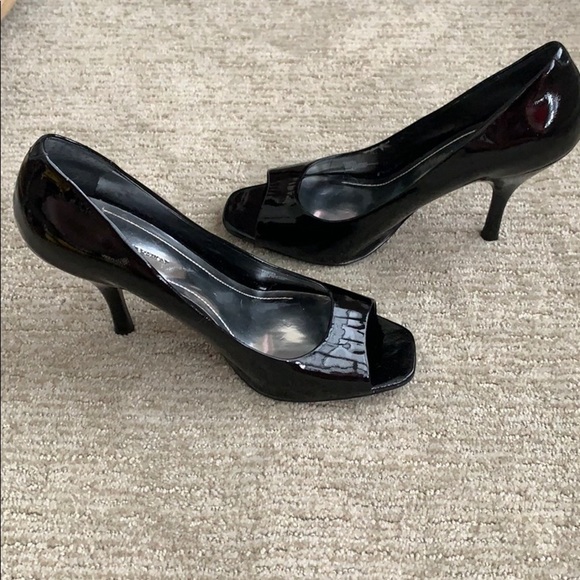 BCBGENERATION open toe pump - Picture 1 of 3